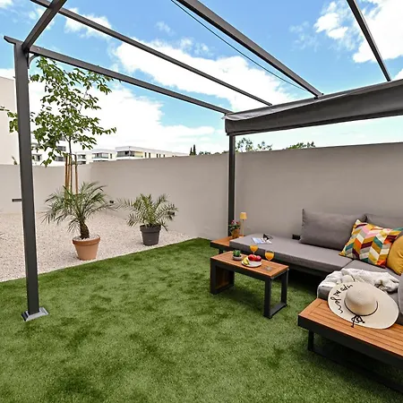 Luxury With Private Garden Zadar