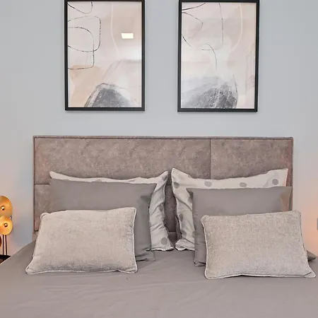 Luxury With Private Garden Appartement Zadar
