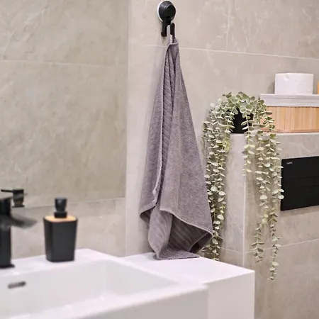 Luxury With Private Garden Apartment