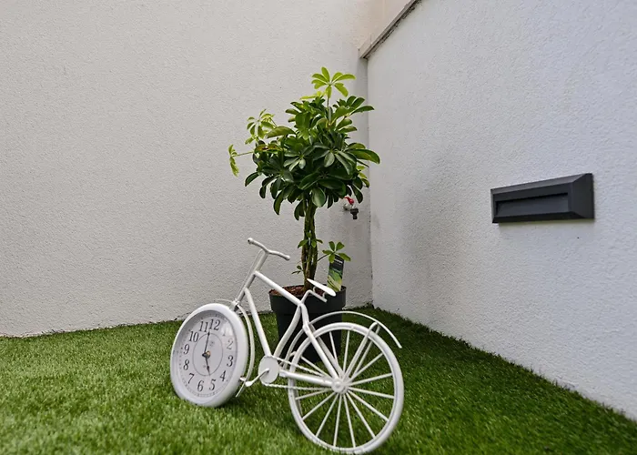 Luxury With Private Garden * Ζαντάρ