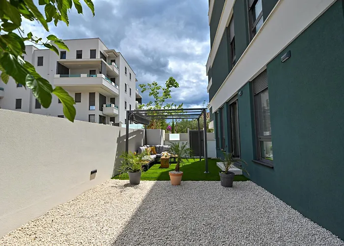 Διαμέρισμα Luxury With Private Garden