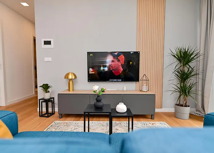 Luxury With Private Garden זאדאר