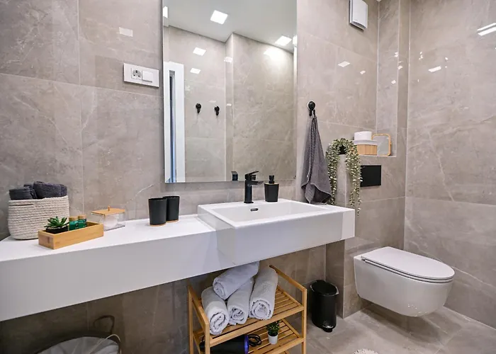 Luxury With Private Garden Διαμέρισμα