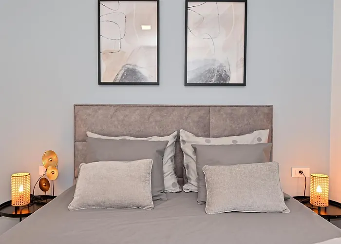 Luxury With Private Garden דירה זאדאר