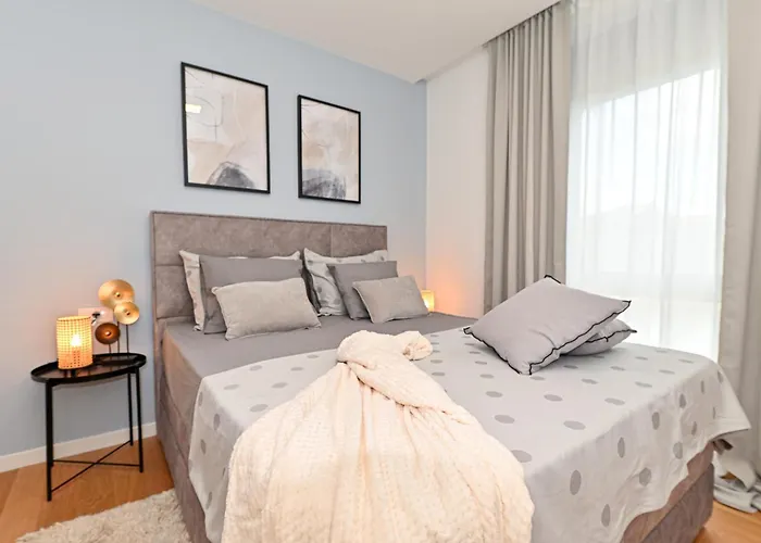 Luxury With Private Garden * זאדאר